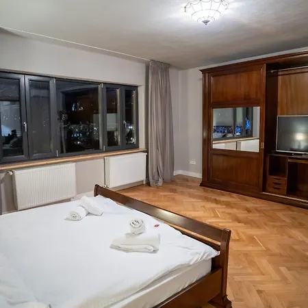 Apartamento Barrique 20 - Breakfast Delivered & Minibar - Old Town Braşov