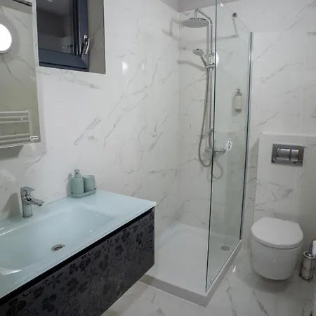 Barrique 20 - Breakfast Delivered & Minibar - Old Town *