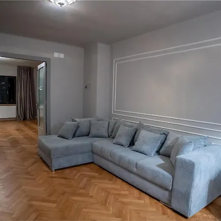 Barrique 20 - Breakfast Delivered & Minibar - Old Town Braşov