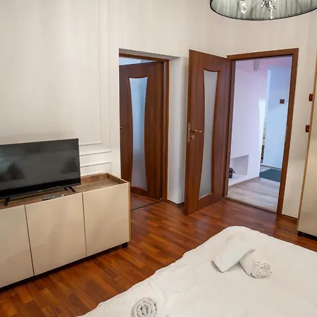 Barrique 20 - Breakfast Delivered & Minibar - Old Town Braşov