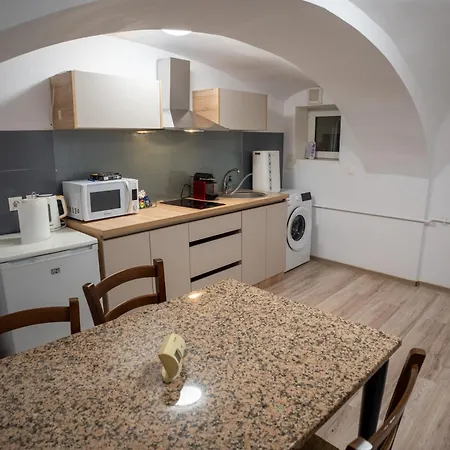Barrique 20 - Breakfast Delivered & Minibar - Old Town Braşov