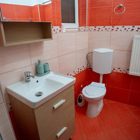 Barrique 20 - Breakfast Delivered & Minibar - Old Town * Braşov