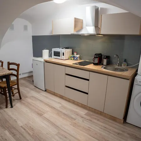 Barrique 20 - Breakfast Delivered & Minibar - Old Town *
