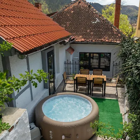 Apartamento Barrique 20 - Breakfast Delivered & Minibar - Old Town Braşov